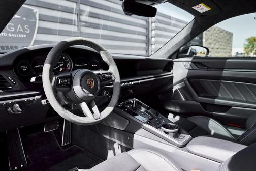 2022 Porsche 911 Carrera 4 GTS