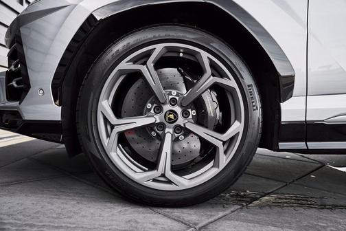 2021 Lamborghini Urus Graphite Capsule