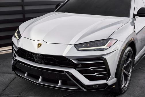 2021 Lamborghini Urus Graphite Capsule