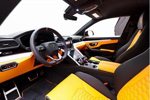2022 Lamborghini Urus Graphite Capsule