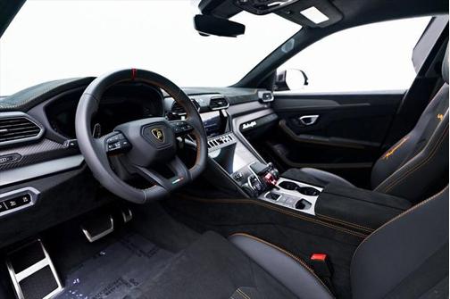 2024 Lamborghini Urus Performante
