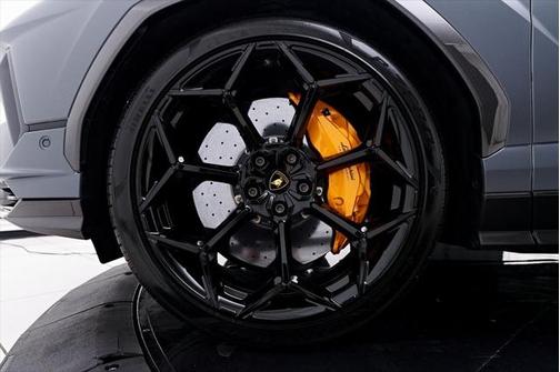 2024 Lamborghini Urus Performante