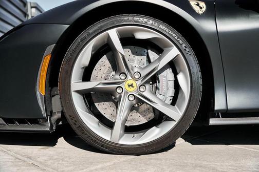 2023 Ferrari SF90 Stradale Base