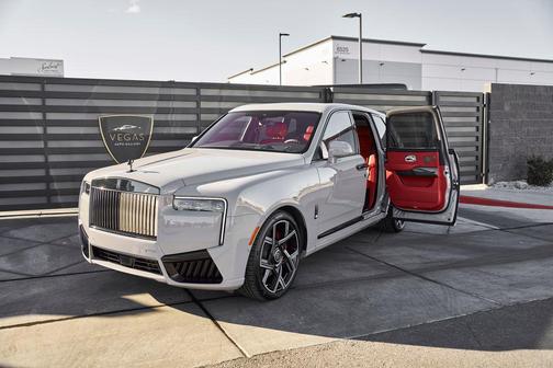 Tempest Gray 2025 Rolls-Royce Cullinan Black Badge