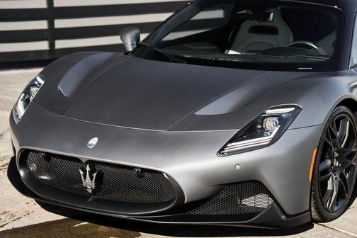 Liquid Metal Matte 2023 Maserati MC20 Cielo