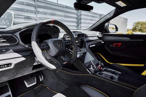 Nero Noctis 2024 Lamborghini Urus Performante
