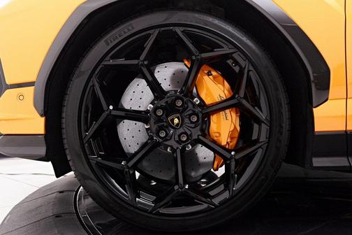 2023 Lamborghini Urus Performante
