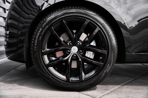 Santorini Black Metallic 2025 Land Rover Range Rover P400 SE 7 Seat