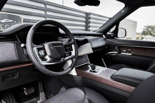 Santorini Black Metallic 2025 Land Rover Range Rover P400 SE 7 Seat