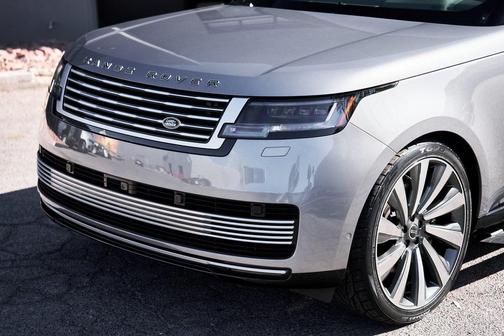 2024 Land Rover Range Rover P615 SV
