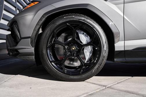 2023 Lamborghini Urus Performante