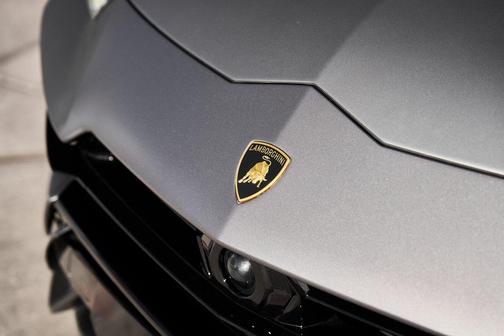 2023 Lamborghini Urus Performante