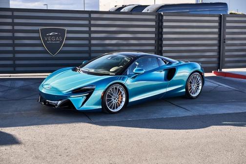 2025 McLaren Artura Performance