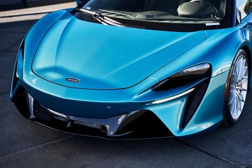 2025 McLaren Artura Performance