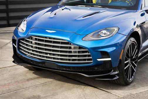 2023 Aston Martin DBX 707