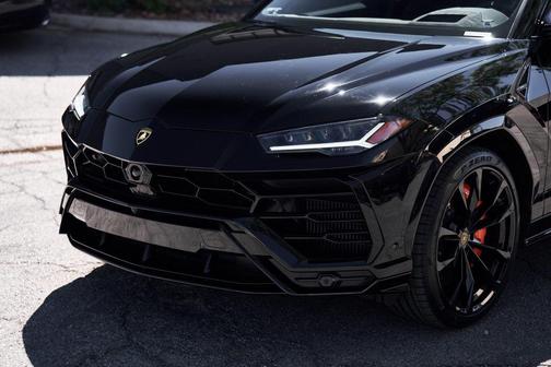 2022 Lamborghini Urus Graphite Capsule