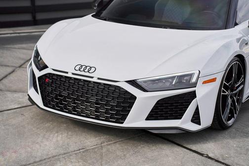 Suzuka Gray Metallic 2021 Audi R8 V10 performance quattro S tronic