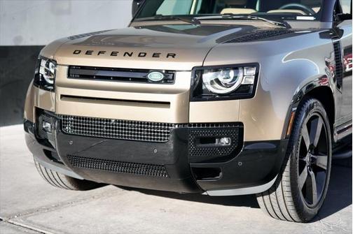 2025 Land Rover Defender 130 P400 X-Dynamic SE