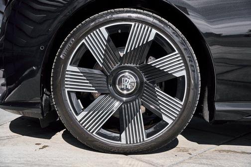 Black Diamond 2025 Rolls-Royce Spectre Base