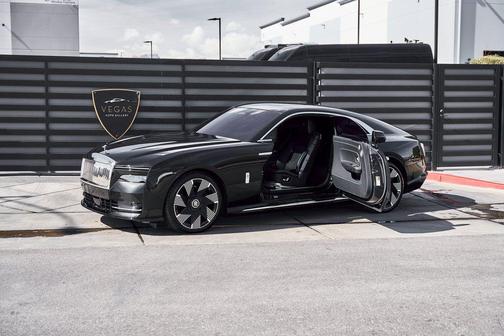 Black Diamond 2025 Rolls-Royce Spectre Base