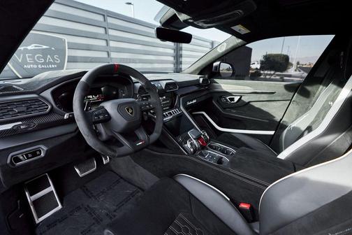 2024 Lamborghini Urus Performante