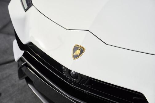 2024 Lamborghini Urus Performante