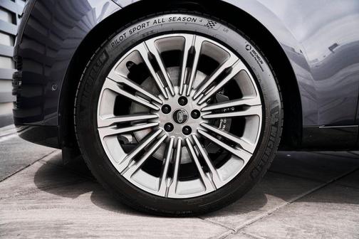 Amethyst Gray Purple SV Bespoke Ultra Met Gloss 2025 Land Rover Range Rover P530 SE