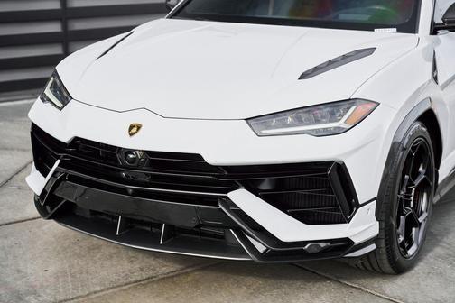 2024 Lamborghini Urus Performante