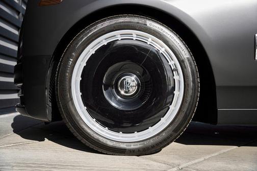 Anthracite (Satin Black Wrap) 2025 Rolls-Royce Phantom