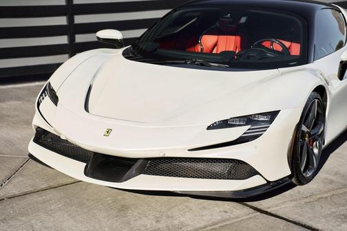 2022 Ferrari SF90 Stradale Base