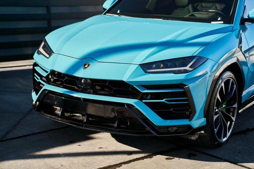 Bianco Icarus Metallic 2021 Lamborghini Urus Graphite Capsule