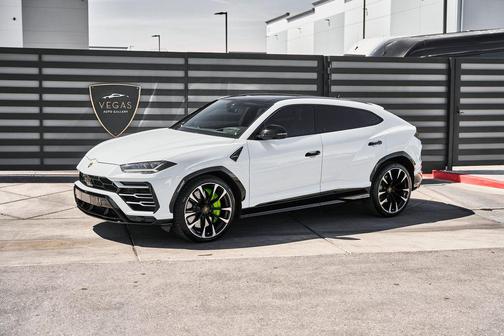 2021 Lamborghini Urus Graphite Capsule