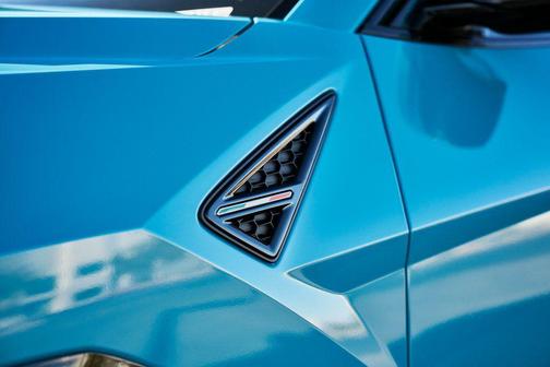 Bianco Icarus Metallic 2021 Lamborghini Urus Graphite Capsule