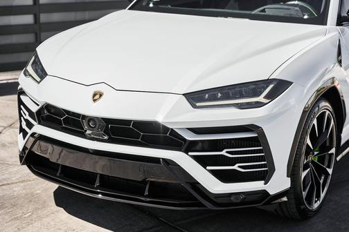 2021 Lamborghini Urus Graphite Capsule