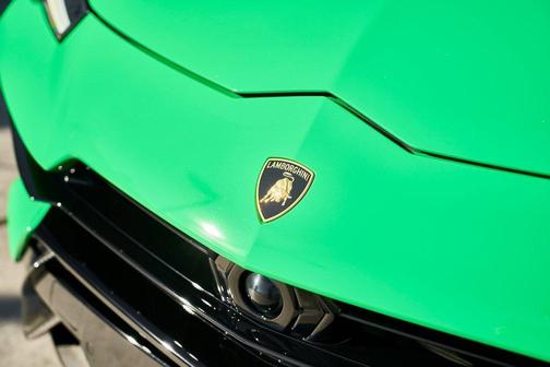 2024 Lamborghini Urus Performante