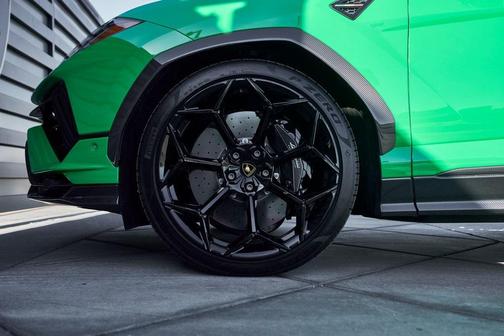 2024 Lamborghini Urus Performante