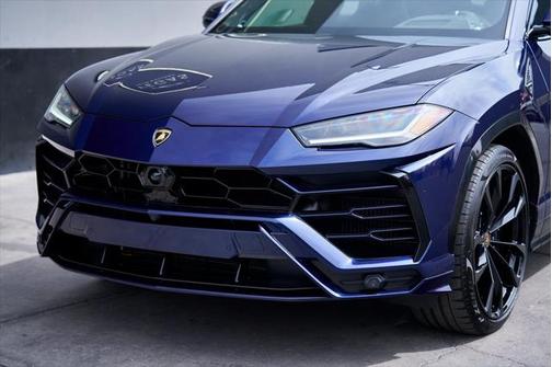 2022 Lamborghini Urus Graphite Capsule