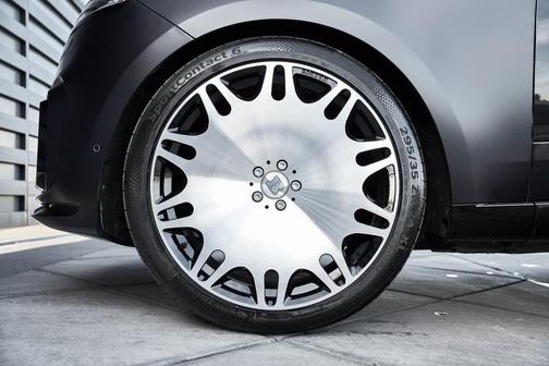 2024 Land Rover Range Rover SV