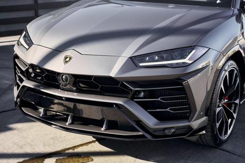 2021 Lamborghini Urus Graphite Capsule
