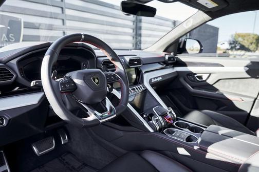 2021 Lamborghini Urus Graphite Capsule