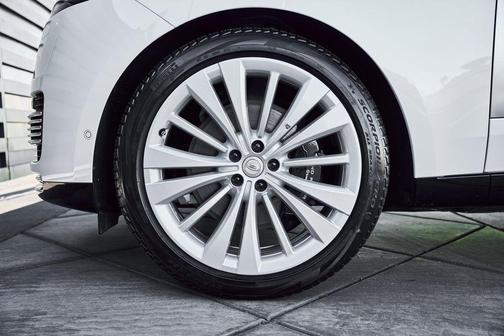 Icy White SV Bespoke Special Effect Gloss 2024 Land Rover Range Rover P615 SV