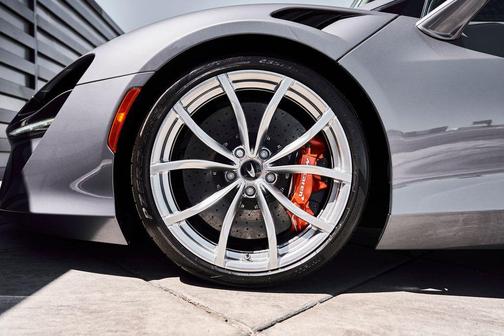 2024 McLaren Artura Performance