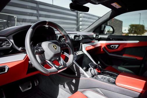 2021 Lamborghini Urus Graphite Capsule