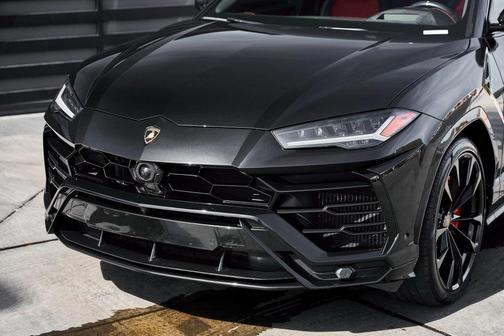 2021 Lamborghini Urus Graphite Capsule