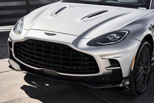 Onyx Black 2025 Aston Martin DBX 707