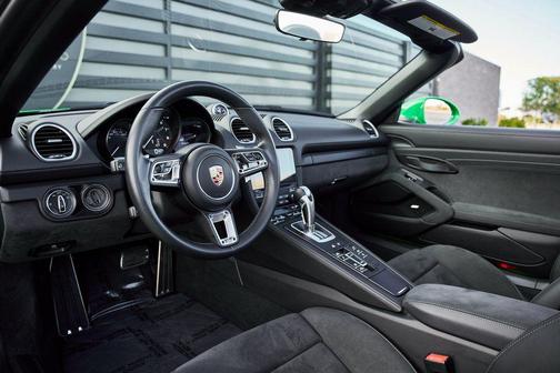 Python Green 2023 Porsche 718 Spyder Base