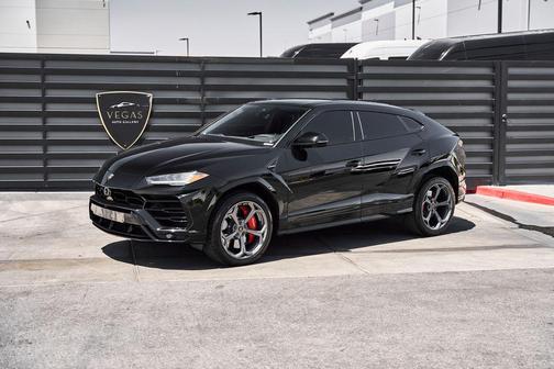 Nero Noctis 2022 Lamborghini Urus