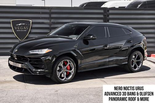 Nero Noctis 2022 Lamborghini Urus