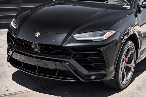 Nero Noctis 2022 Lamborghini Urus