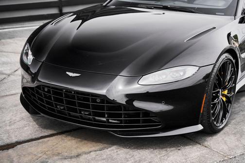 Onyx Black 2023 Aston Martin Vantage